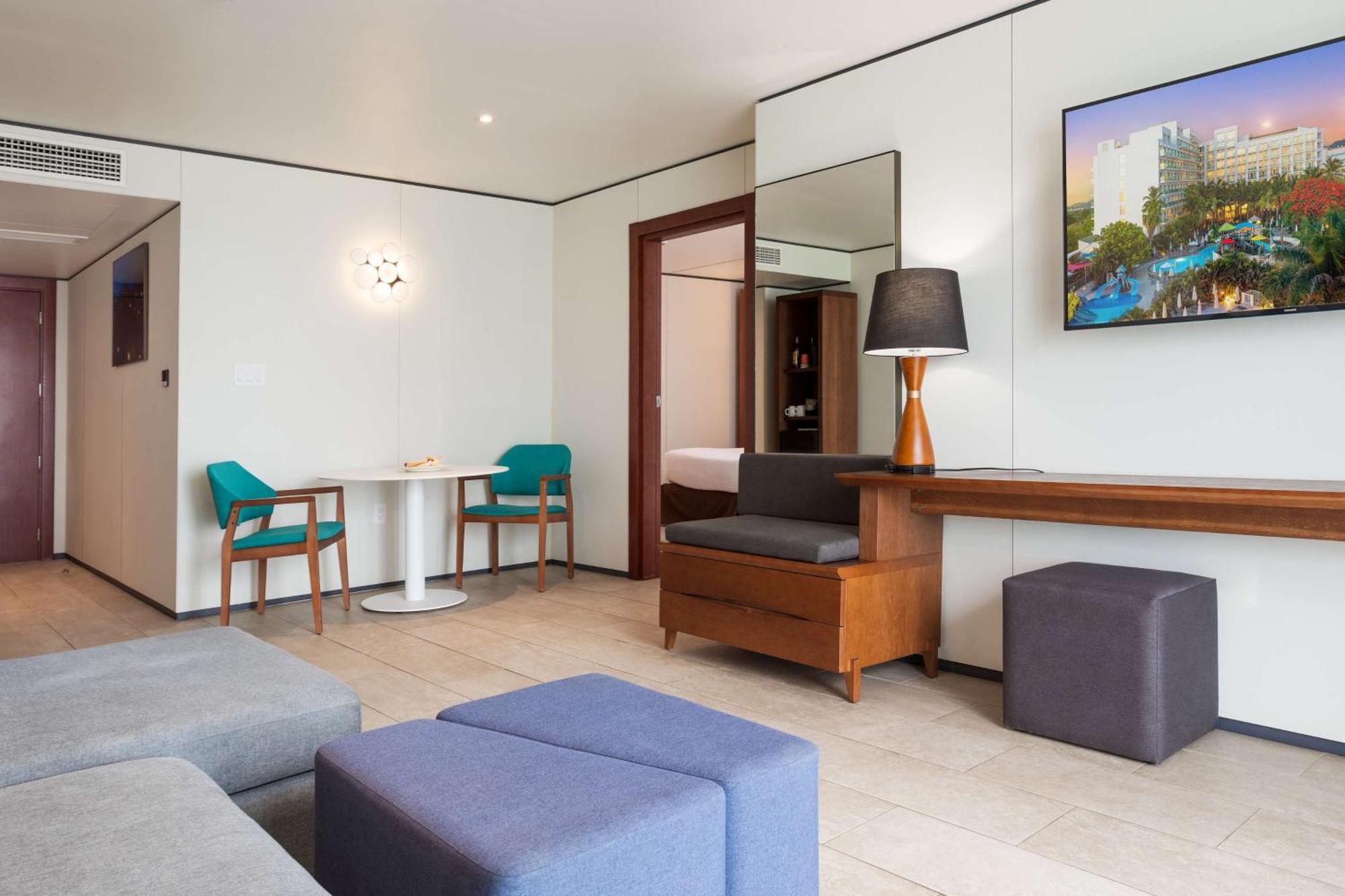 Sonesta Maho Beach All Inclusive Resort Casino & Spa Экстерьер фото
